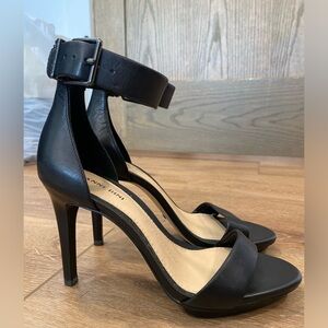 Gianni Bini Black Leather heel size 7 NEW